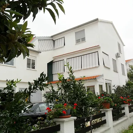 In Gornje Petrcane, With Wonderful Sea View And Enclosed Garden Apartment Petrcane